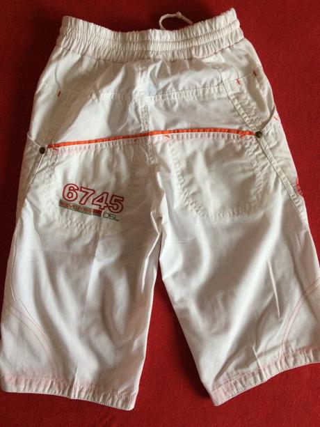 Chlapcenske bermudy, 116