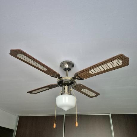 Stropný ventilátor so svietidlom, 