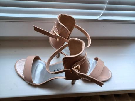Nenosené sandále.č.36, 36