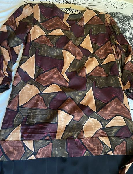 Kvalitné podšité šaty s plisovanou sukňou v. 48, 48