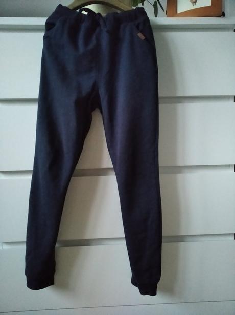 Tmavomodré tepláky, sinsay,152