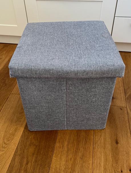 Sivá skladacia taburetka, 