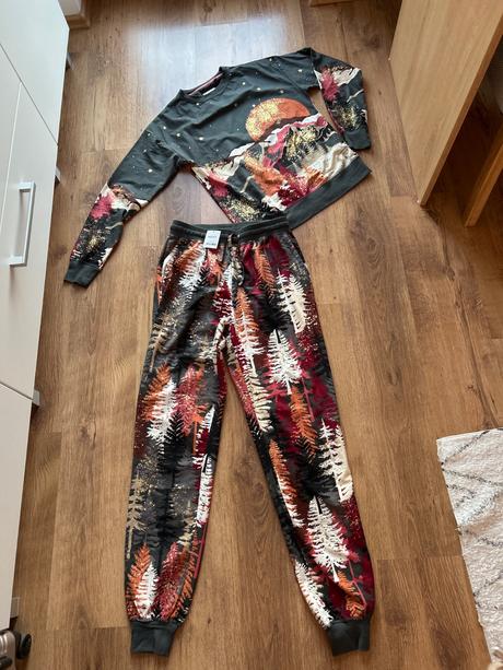 Nenosené vianočné pyžamo pc 36eur s-m, next,36
