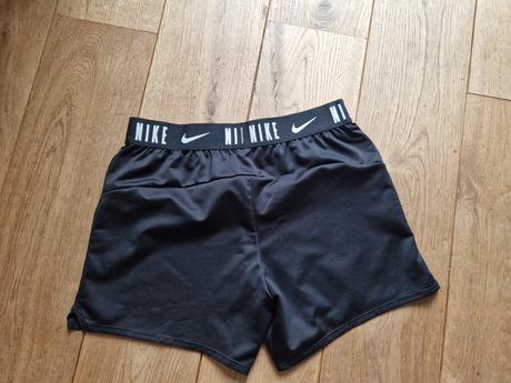 Lahuckr sportove kratasy nike dievca 146-156cm, nike,146