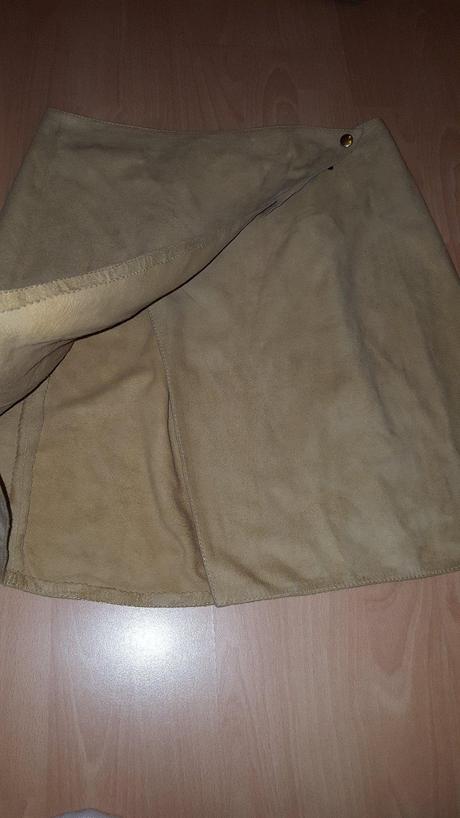 Kožená sukňa, 38