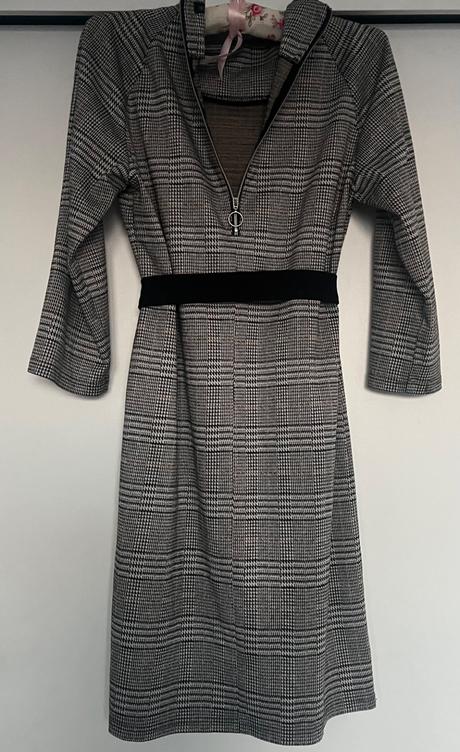 Púzdrové šaty betty barclay s, s