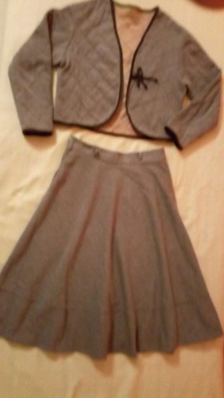 Bolerko a sukňa, 164