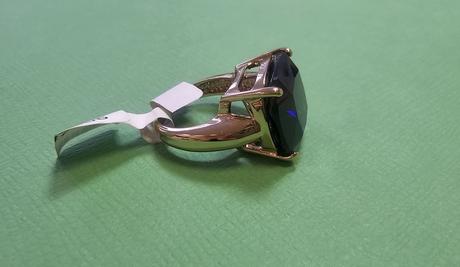 Prsteň s veľkým kameňom, 