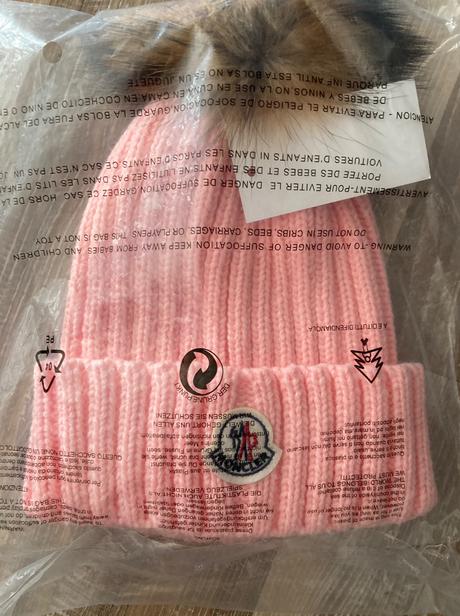 Krásna nová čiapka moncler, 