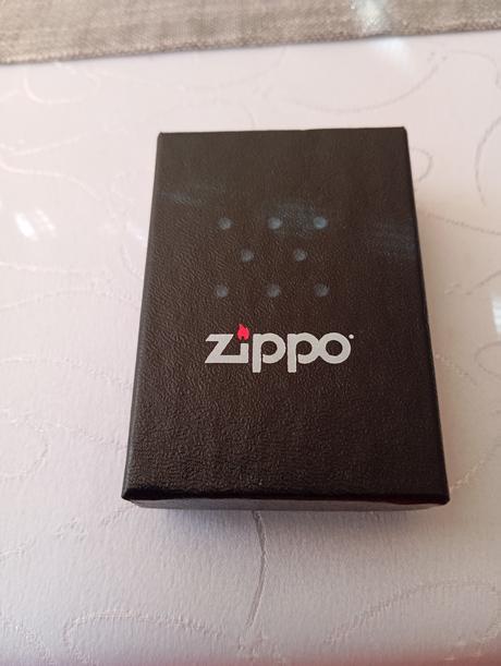 Zippo zapaľovač,