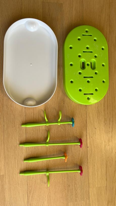 Odkvapkávač (stojan) na dojčenské fľaše,