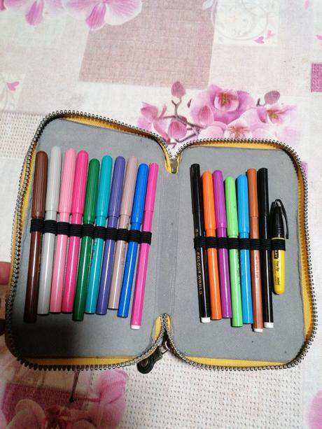 Peračník+far. ceruzky,