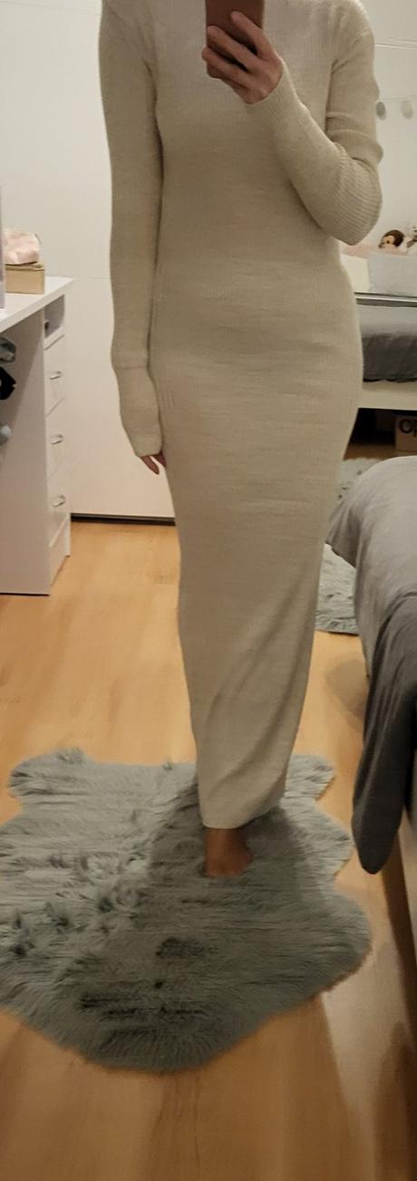 Uni dlhe svetrove saty, 