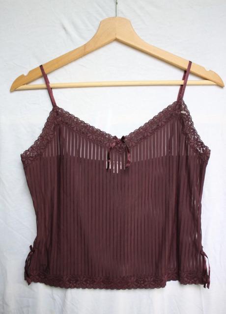 Dámske fialové tielko s čipkou a mašľami, m