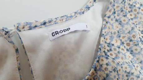 Kvetinové šaty  s plisovanou  suknou, s