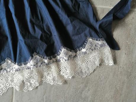 Romantické tmavomodré šaty lilarose s čipkou, v40, 40