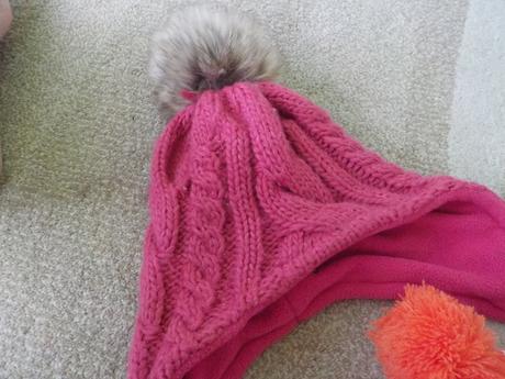 Čiapky - cena spolu za 3 ks, 86