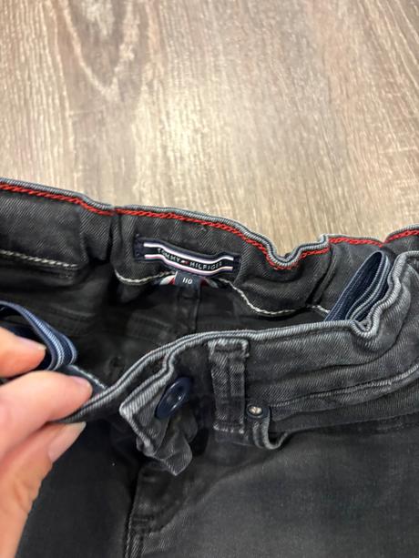 Tommy hilfiger cierne vysuchane rifle č.110, tommy hilfiger,110