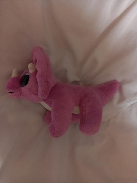 Dino s lesklymi ocami,