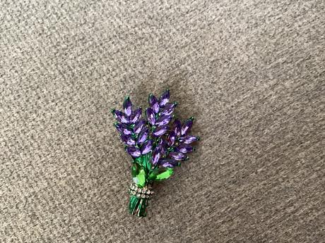 Brošňa levanduľa,