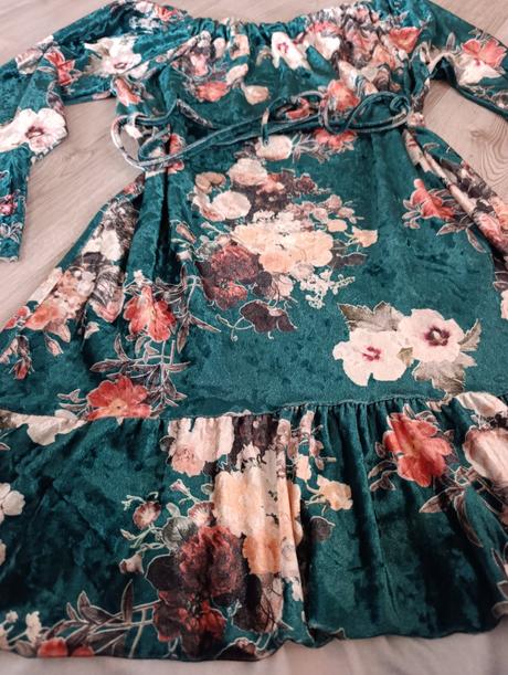 Krásne zamatové šaty, 