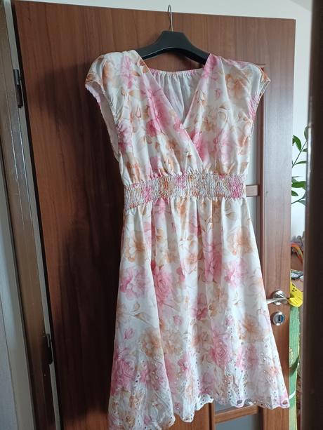 Dovolenkové šaty s nariasenou výšivkou xl, xl