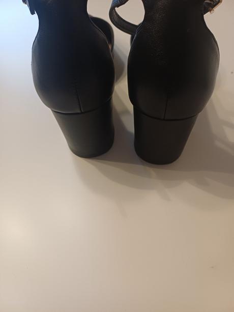 Spoločenské lodičky, 39