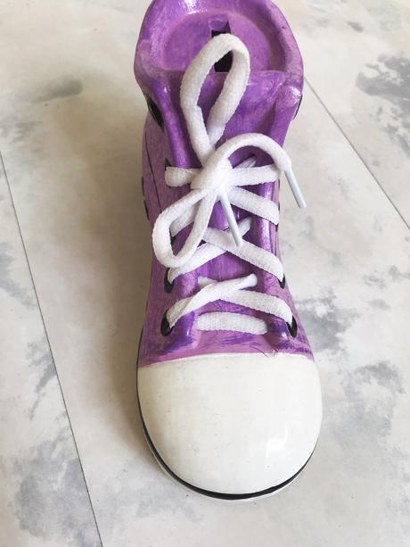 Porcelánová pokladnička teniska,