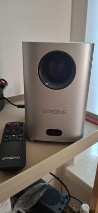Projektor strong q1, 