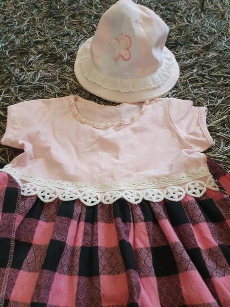 Romantické saty s klobucikom, 104