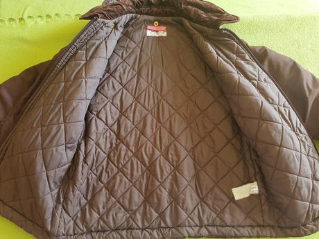 Bunda so zamatovými doplnkami, 128