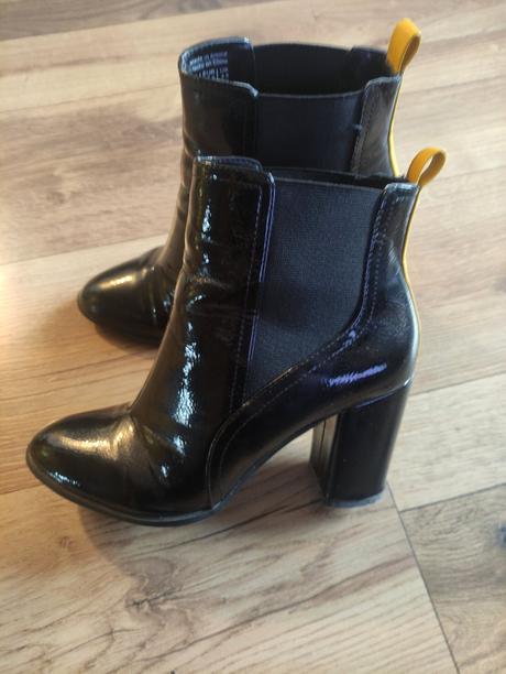 Čižmičky, baťa,37