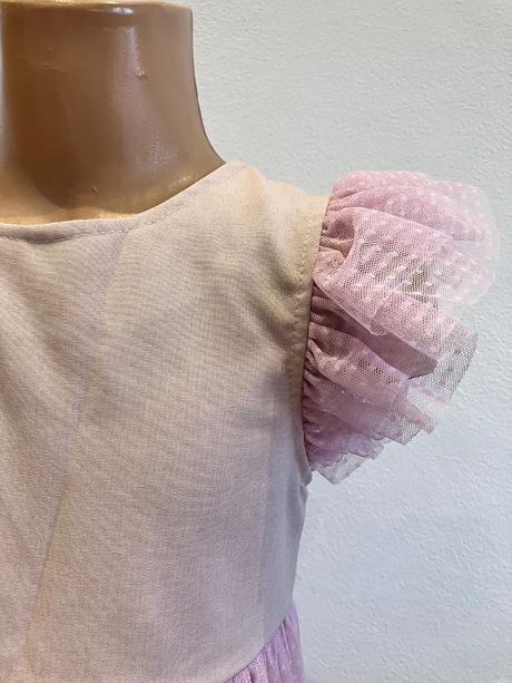 Dievčenské elegantné šaty s tylom (122), 122