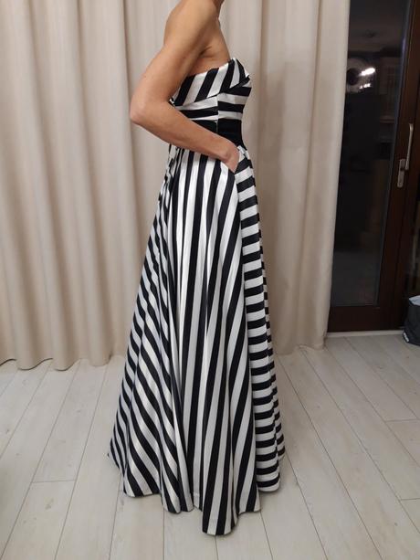 Spolocenske plesove saty bielo cierne pruhovane, m