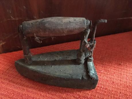 Starodávna žehlička z povale, 