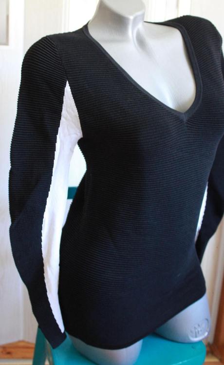 Pulover s bielymi rukavmi pc. 125e, s