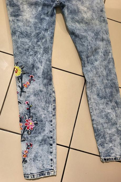 Vyšívané rifle realty jeans m/l, m