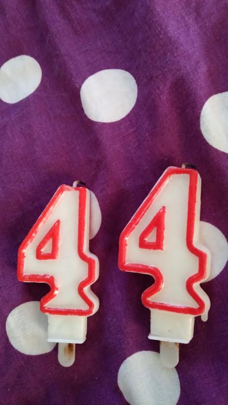 Sviečka 4 s držiakom 2ks, 