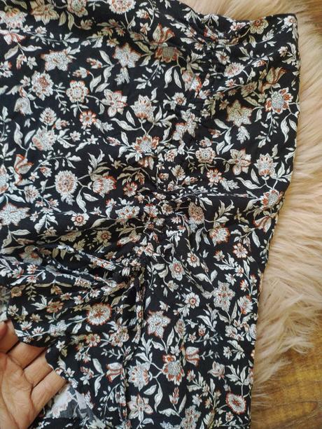 Čierna kvietkovaná nastaviteľná sukňa, tally weijl,m