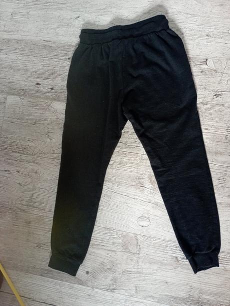 Chlapčenské tepláky v. 152, 152