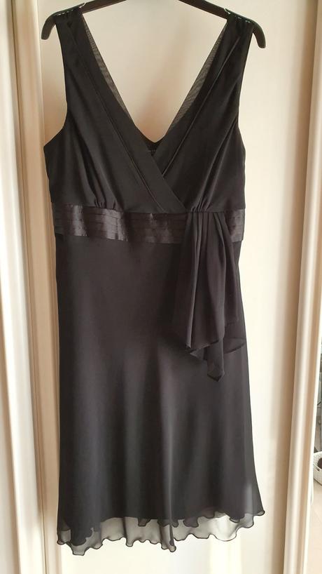 Čierne koteilove saty zn. debenhams vám. 16, 44