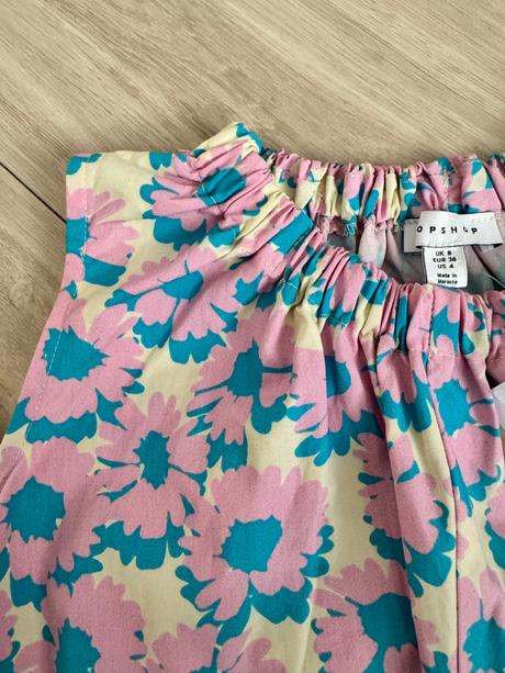 Kvietkovy top s vyrezmi, 36