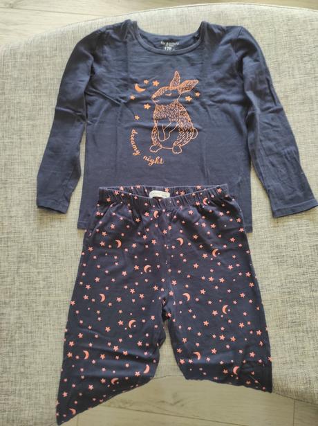 Predám 2 pyžamá+papuče, sinsay,128