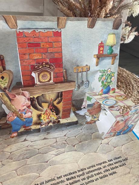 Trīs sivēniņi pop-up leporelo (1997), 