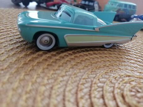 Cars,, flo,, mcqueen autá,