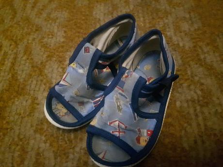 Modré sandáliky na doma, 25