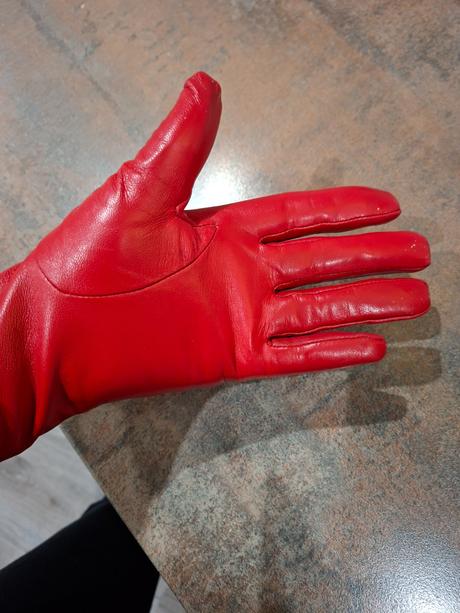 Cervene kozene rukavice, s