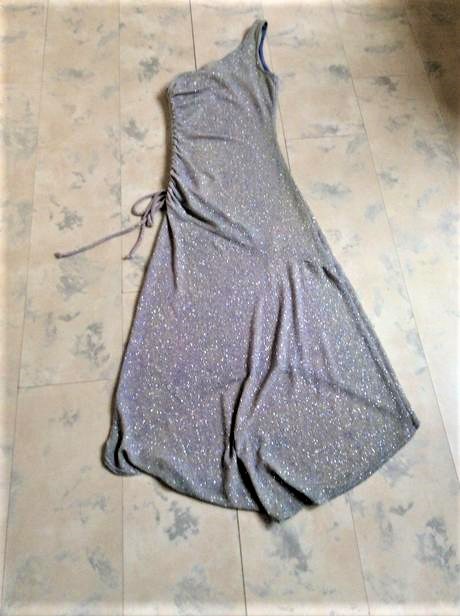 Extravagantné lurexové šaty, 34