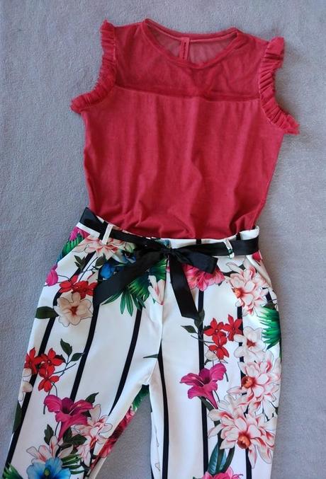 Prekrásny top s volánikom, s