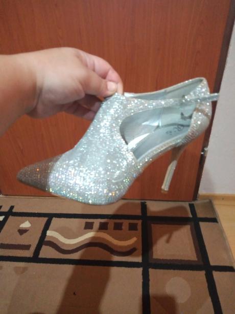 Extravagantné topánky nové, 40